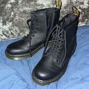 Selling Dr Martens Boots wore once or twice no box they still look new / black